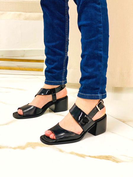 Imagen de Sandalia Venn Negro Charol Milano